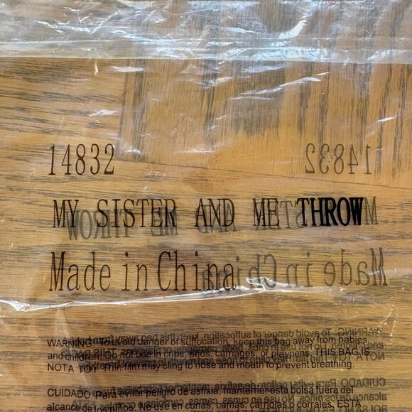 My Sister And Me Tapestry Throw Woven Blanket Floral and Sentimental Quote NEW - Picture 7 of 7